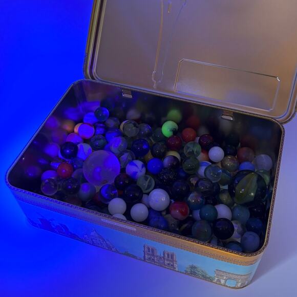 1.7lbs Vintage Pre-1970's Marbles with Uranium + Possible Akro, Vitro, Jabo - Picture 3 of 3